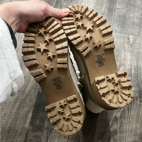 Brand new never worn Pink Lily fur lined healed booties - Picture 7 of 7